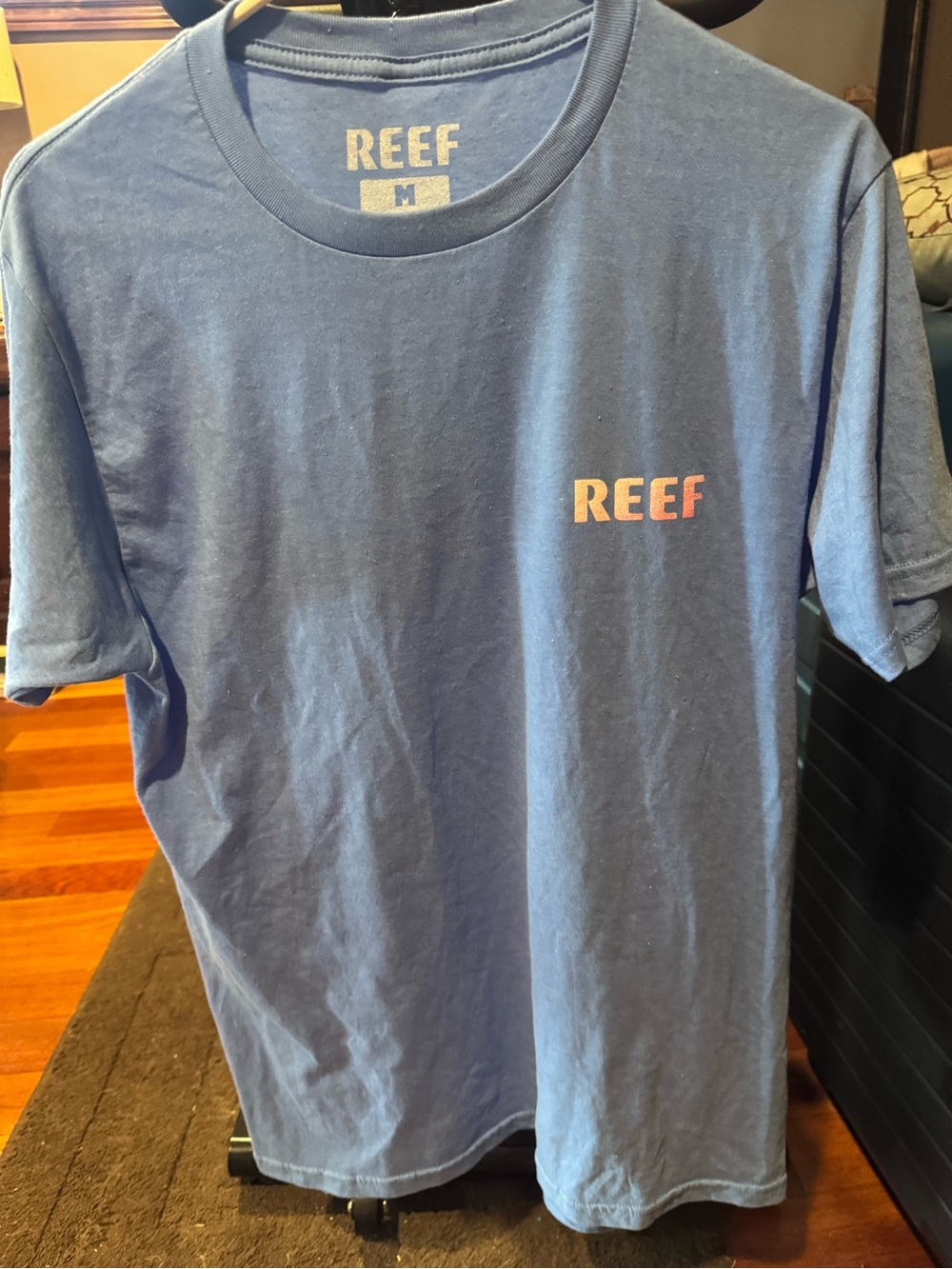 Reef Men's Light Blue Crew Neck T-Shirt with Small Logo
